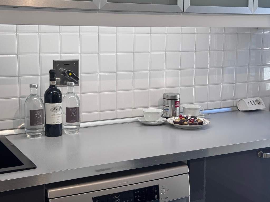 Florence Favorite - Image 14